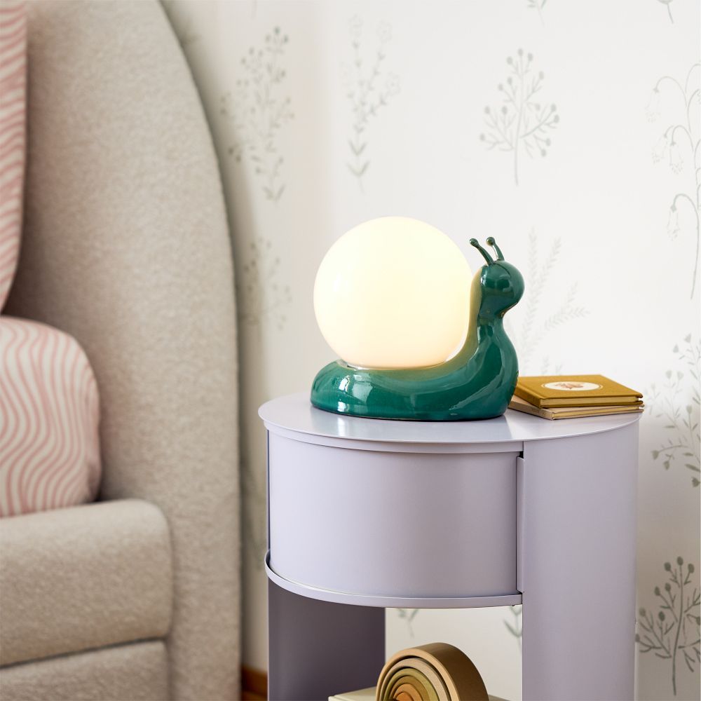 Should You Dust or Vacuum First?